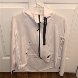 Nike • Women’s zip up sweatshirt